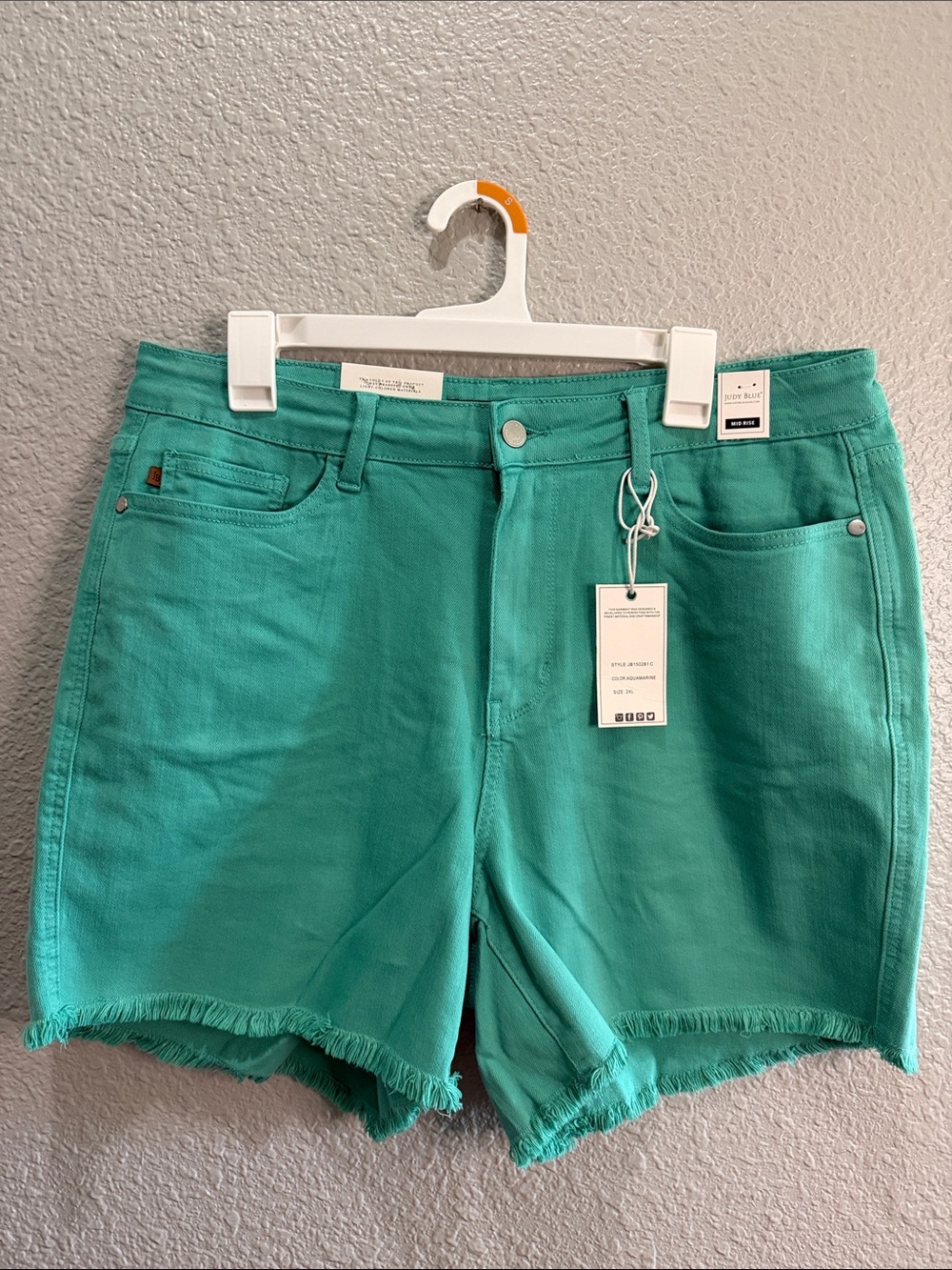 Judy Blue Women's  Aquamarine Frayed Hem Casual Shorts size 2XL